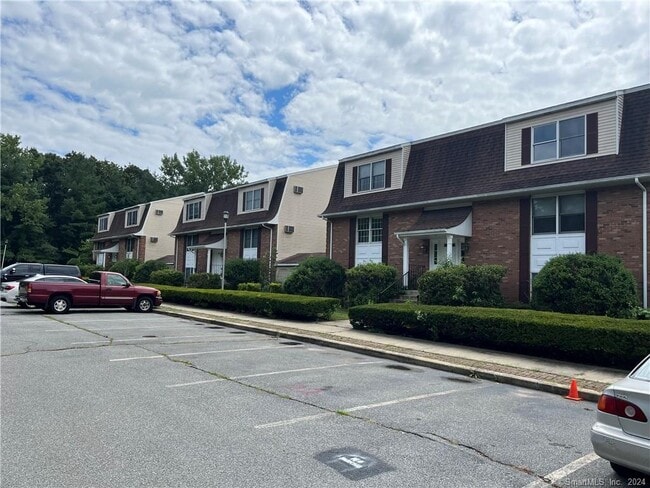 Building Photo - 302 Boston Post Rd