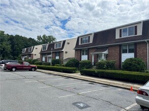 Building Photo - 302 Boston Post Rd