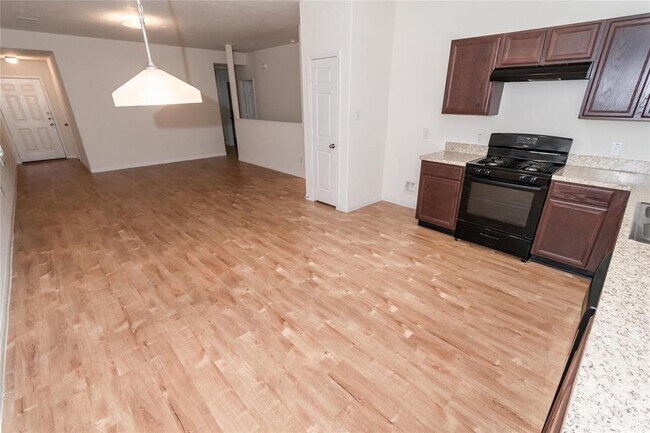 Foto del edificio - 5750 Kyle Cove Dr