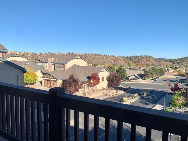 Foto del edificio - * Rare Find* Luxurious 3 Bedroom Modern-Rustic Townhome in Mountain Shadows