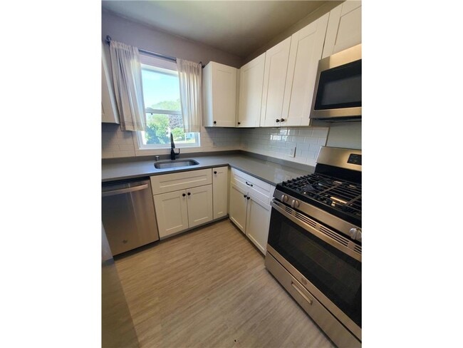 Building Photo - 1408 Lake St NE