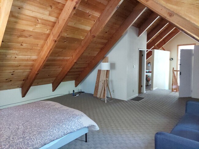 Building Photo - Seasonal Furnished rental