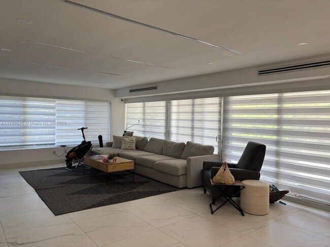 Foto del edificio - 9257 Bay Dr