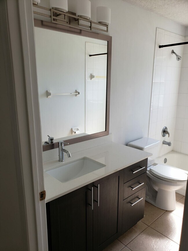 Building Photo - 2406 River Ridge Dr