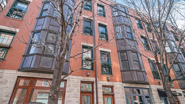 Building Photo - 815 W Superior St