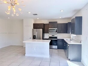 Building Photo - 2418 SE 10th St