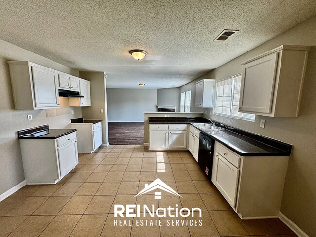 Foto del edificio - 2-Story 3BR/2.5BA Cordova Rental with 2-Car Garage, Brick Fireplace & Bonus Room Area!