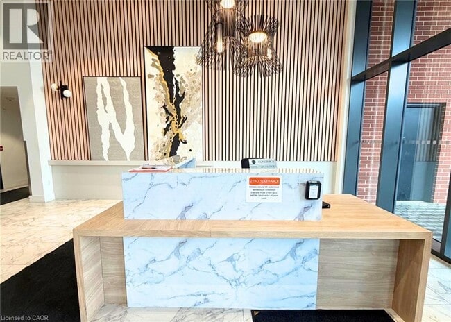 Photo du bâtiment - 5 Wellington St S