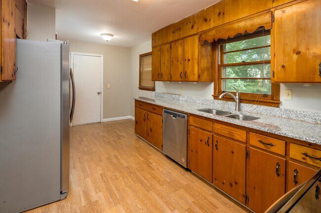 Foto del edificio - 2004 Rosewood Dr NW