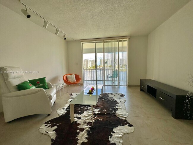 Foto del edificio - 2861 Leonard Dr