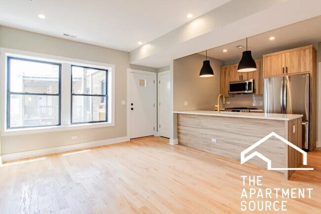 Photo - 2455 W Logan Blvd (Chicago, IL) Apartment