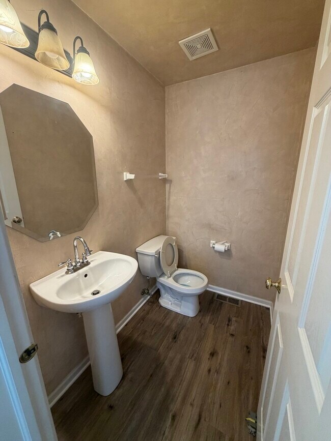 Foto del edificio - 2503 Oak Tree Ln