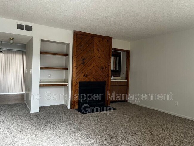 Foto del edificio - 2446 Woodstock Ave