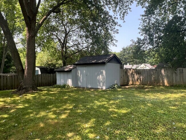 Foto del edificio - 16260 W Arlington Dr