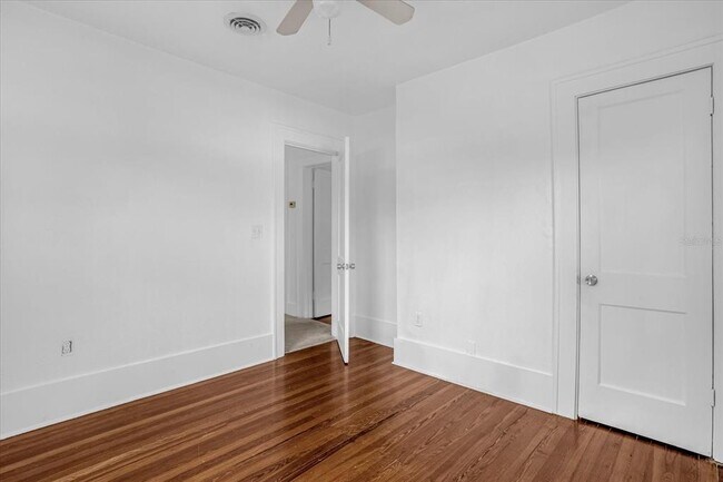 Building Photo - 490 Shoreview Ave