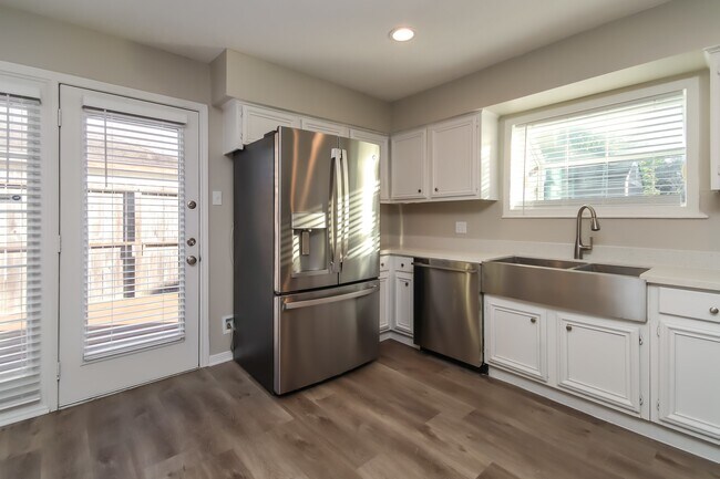 Foto del edificio - 8506 Deer Meadow Dr