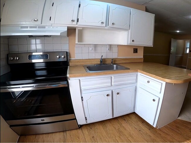Building Photo - 368B Summerhill Rd