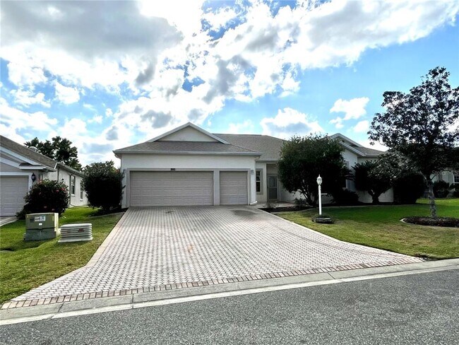 Foto del edificio - 5634 Belle Terre Dr