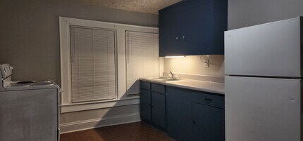 Building Photo - 470 Mink Pl