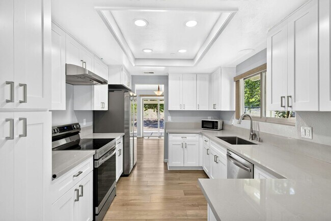 Foto del edificio - 28147 Queensbridge Rd