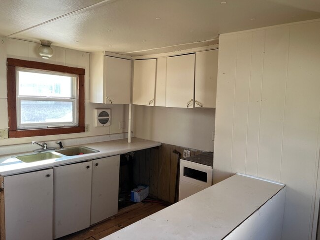 Building Photo - 1130 MT-135