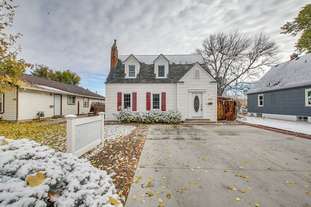 Primary Photo - Charming 3-Bedroom Home with Spacious Base...
