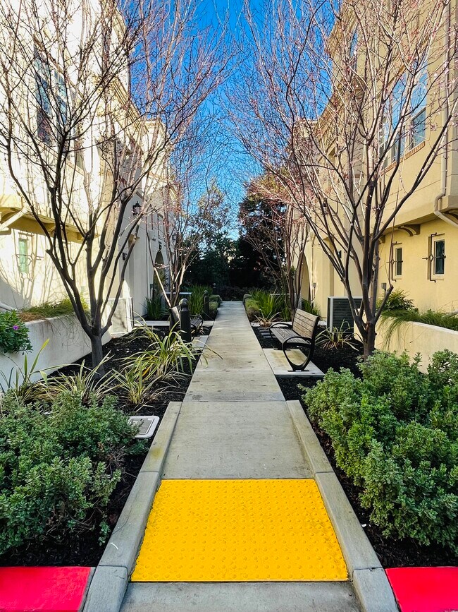 Building Photo - 140 Bayto Pl