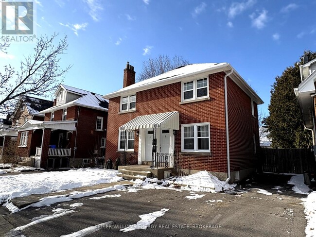 Building Photo - 84-84 Rowe St