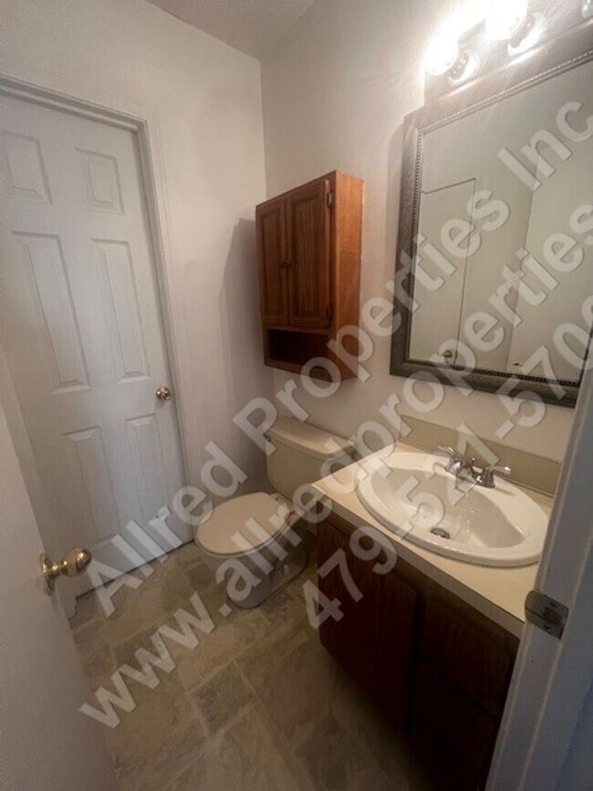 Building Photo - 2 Bedroom 1.5 bath in FAYETTEVILLE. LAWN C...