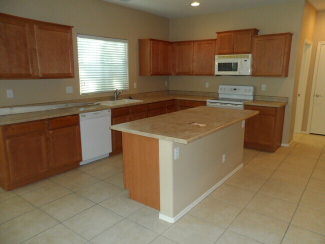 Building Photo - Beautiful 3bd/2ba Home in Gated Community