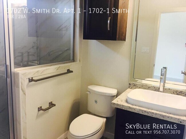 Building Photo - 1702 W Smith Dr