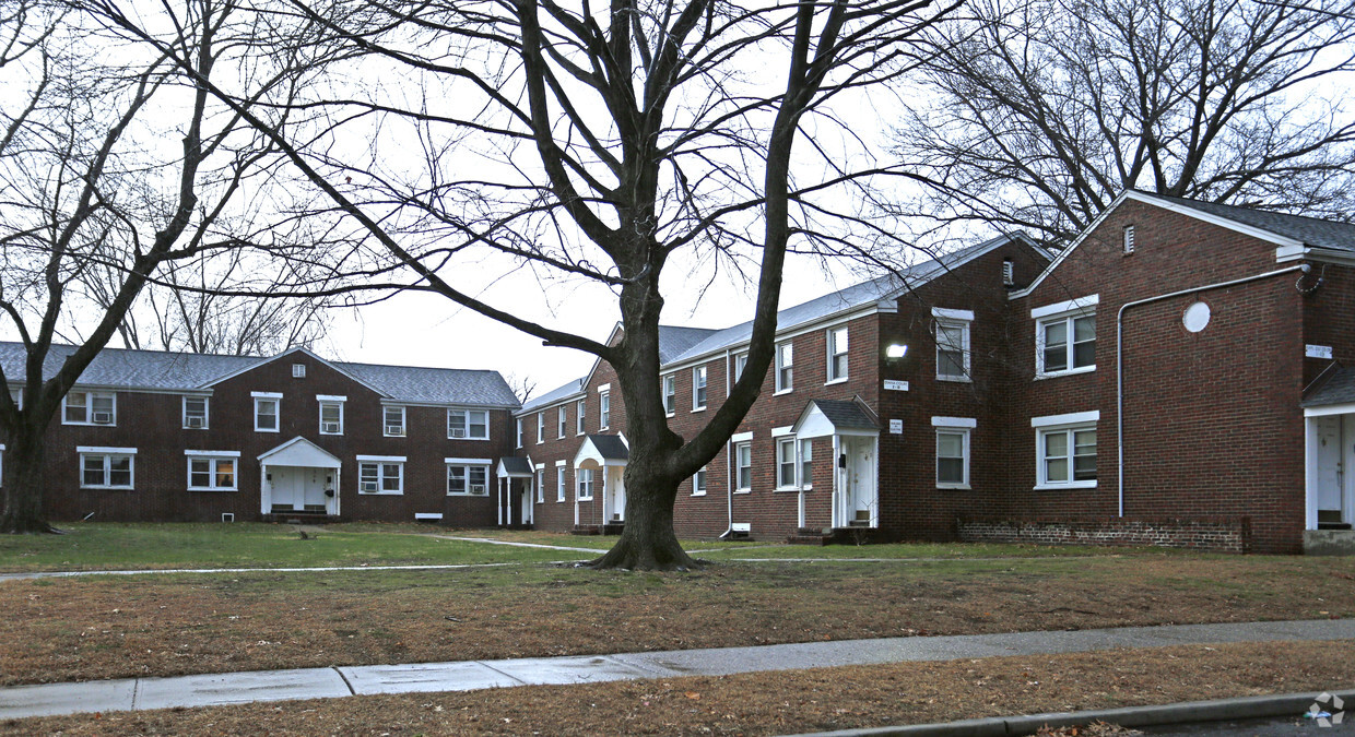 Building Photo - Nottingham Apartments