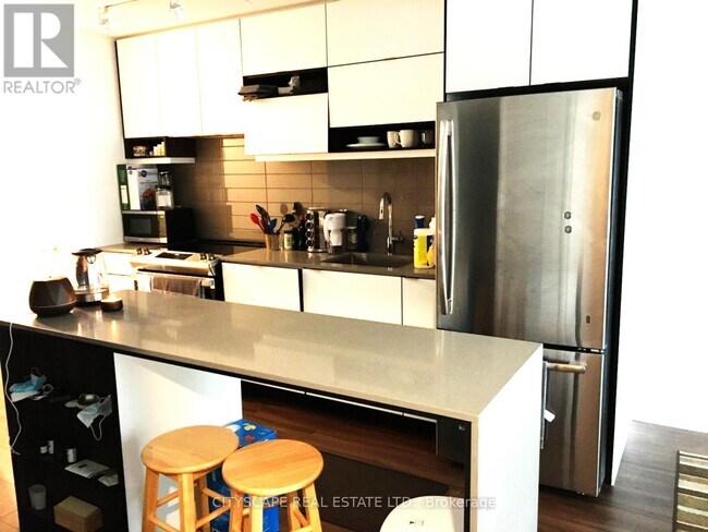 Photo du bâtiment - 4065 Confederation Pkwy