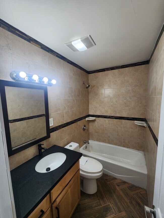 Building Photo - 2717 Independence Ave