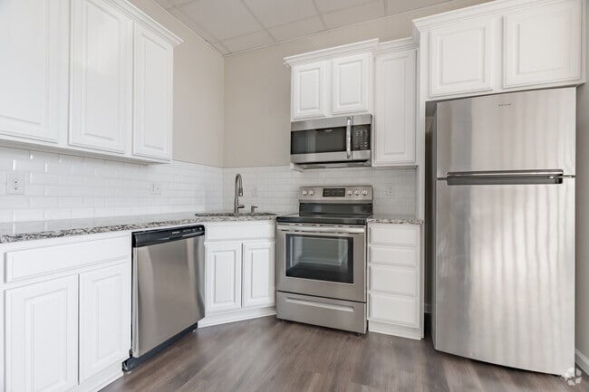 1BR, 1BA - 700SF - Kitchen - Alamo School Lofts