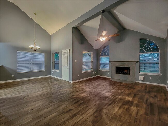 Foto del edificio - 23310 Grand Rapids Ln