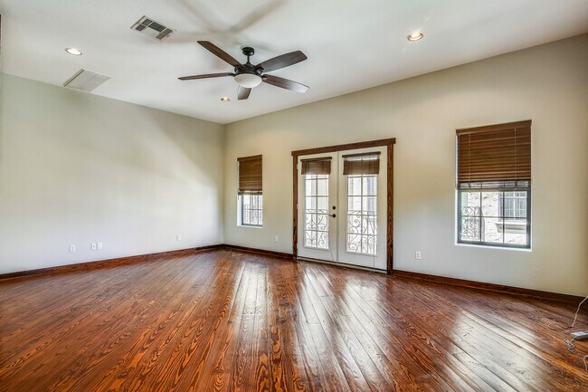 Foto del edificio - 1432 W 21st St