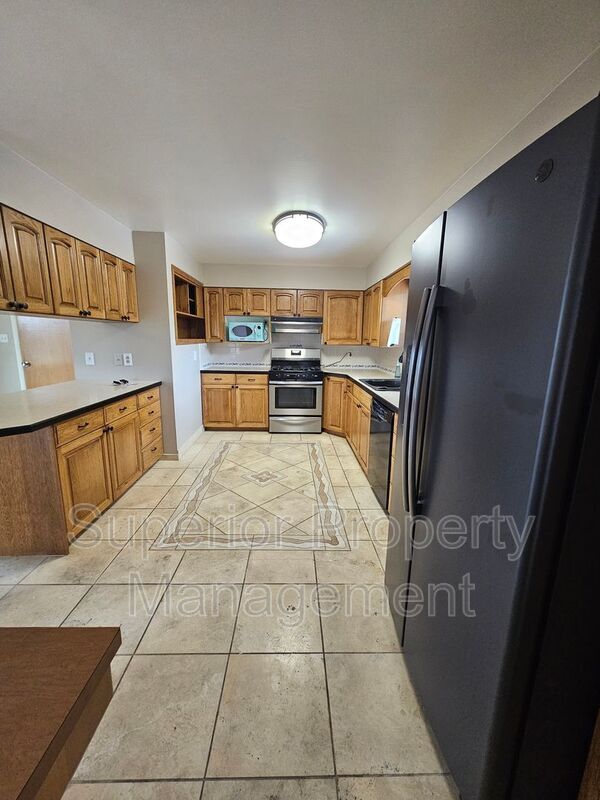 Building Photo - 610 Vista Ln