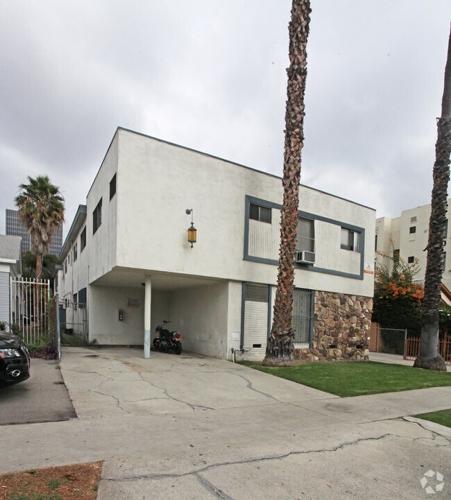 Foto del edificio - 6241 Afton Pl