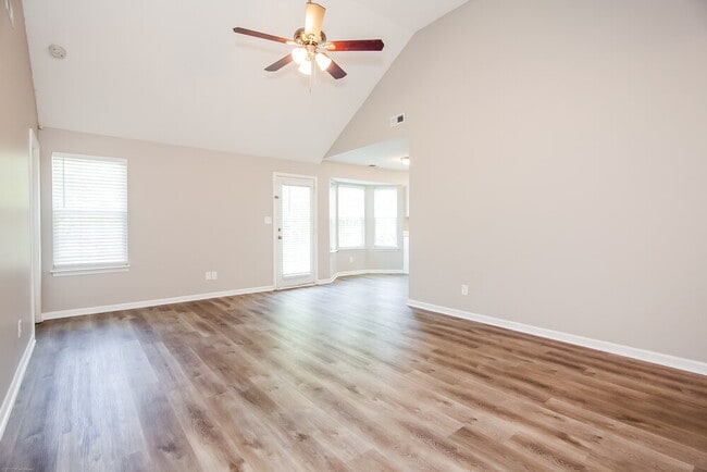 Foto del edificio - 7212 Kavan Hunter Dr