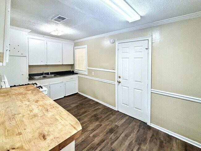 Foto del edificio - 3514 Hines St