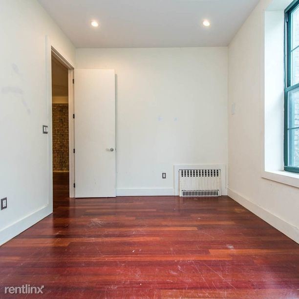 Building Photo - 81 Bleecker St