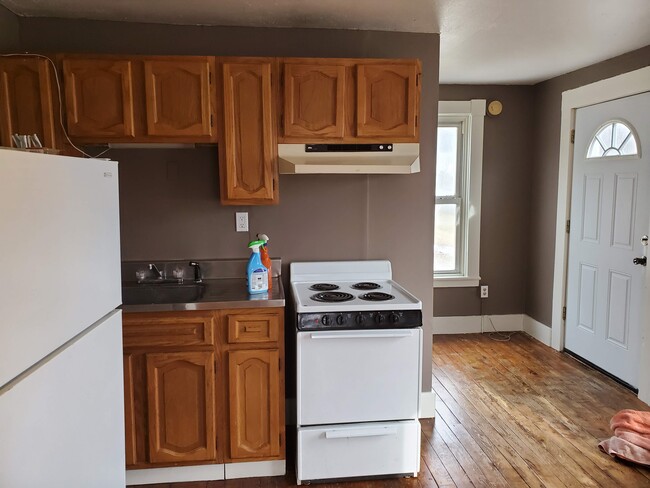 Building Photo - 986 Saxtons River Rd