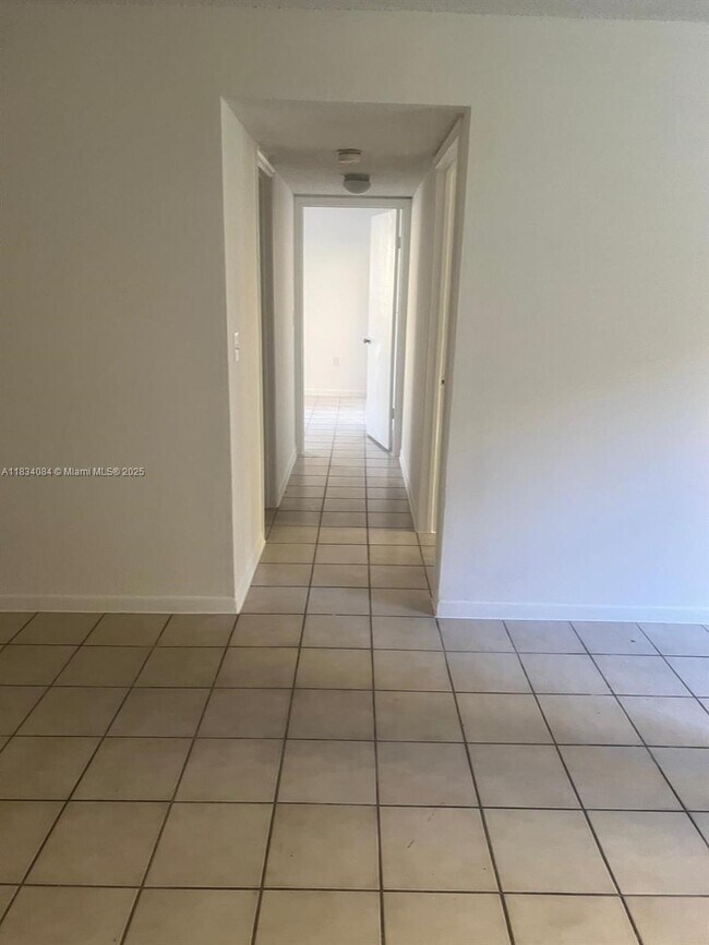 Foto del edificio - 686 NW 114th Ave