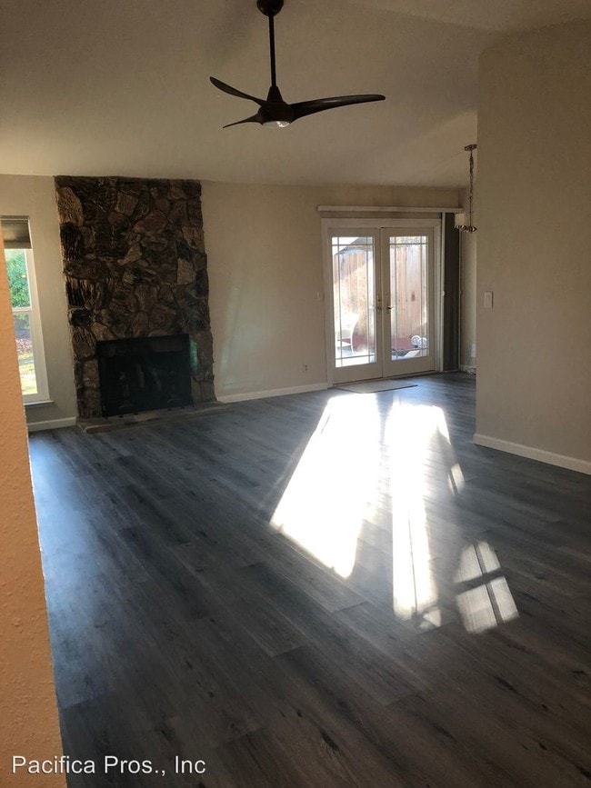 Building Photo - 3 br, 2 bath House - 3936 Kings Way