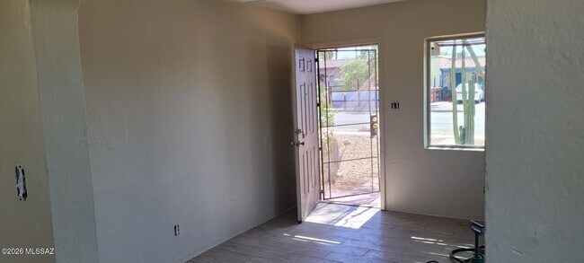 Foto del edificio - 1032 N Catalina Ave