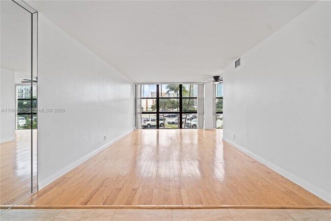 Foto del edificio - 800 Parkview Dr