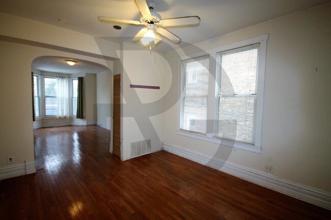 Foto del edificio - 1 bed plus office - steps to Wrigley Field