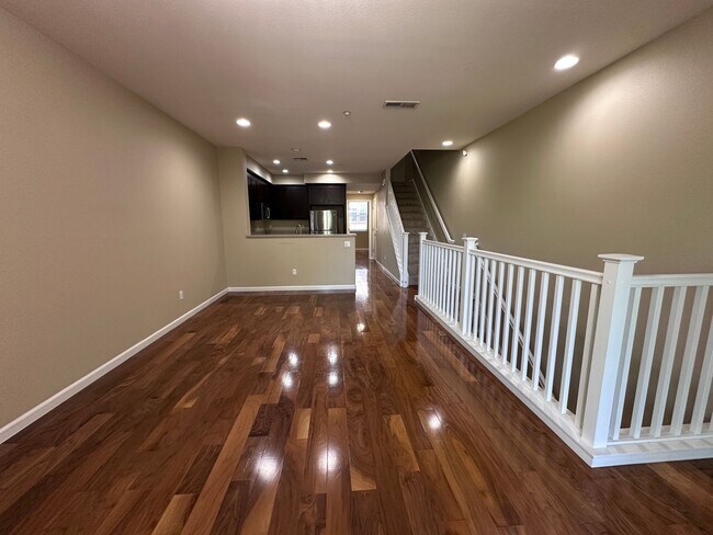 Foto del edificio - 3/3 Tri Level Berryessa Beauty is ready for YOU!