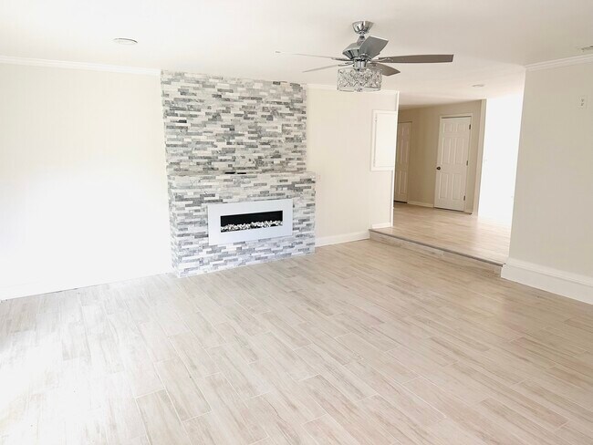 Building Photo - 1057 Knoll Cv